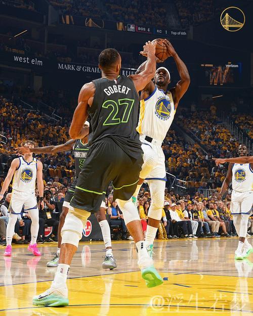 勇士首节三分命中率低迷12中3，森林狼8中2，两队合计仅20中5